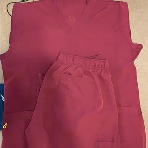 WonderWink scrub set maroon